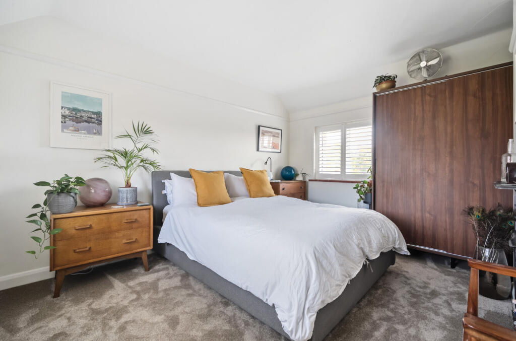 1341948-9-68a8355...