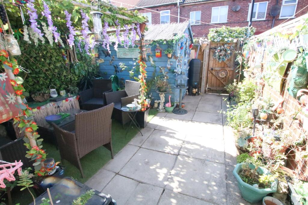 REAR COURTYARD GARDEN