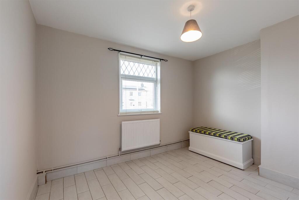Sylvan Way, Sea Mills Bed 3.jpg
