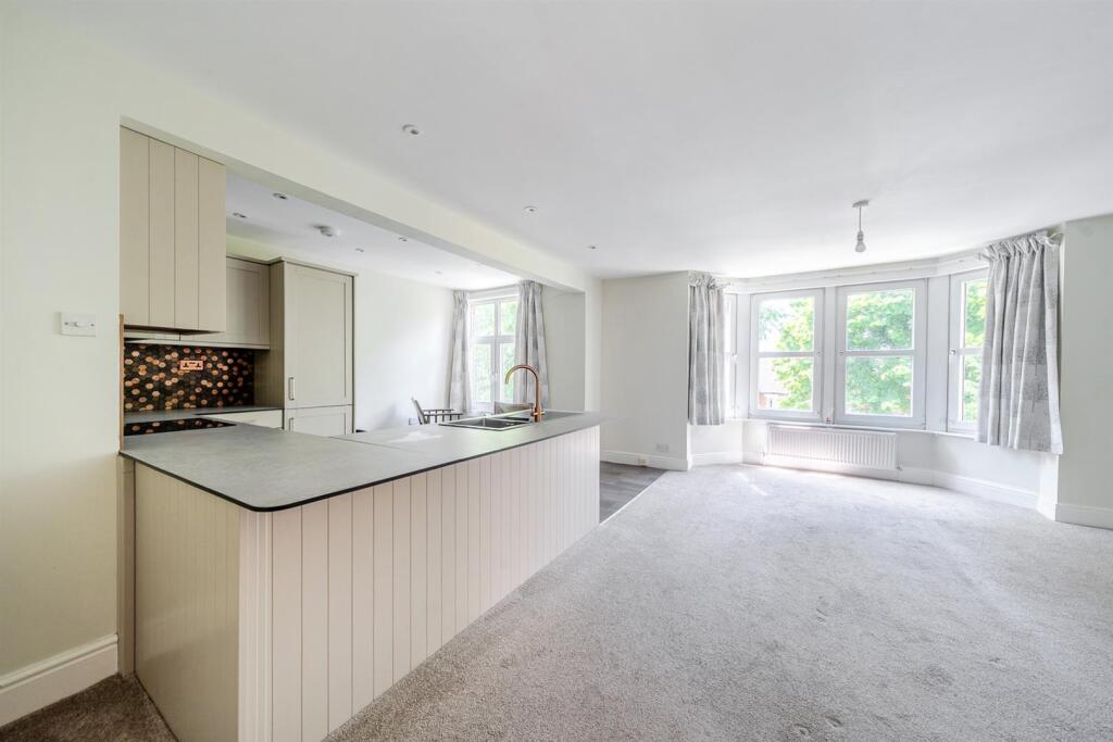 bay and kitchen h.JPG