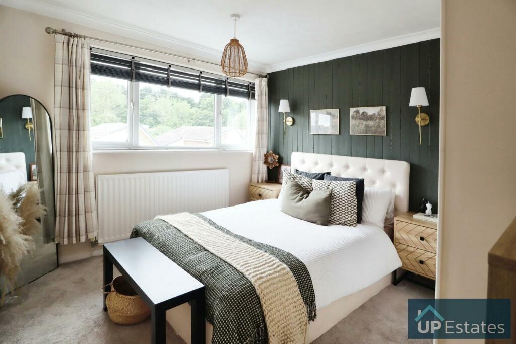 MAIN BEDROOM