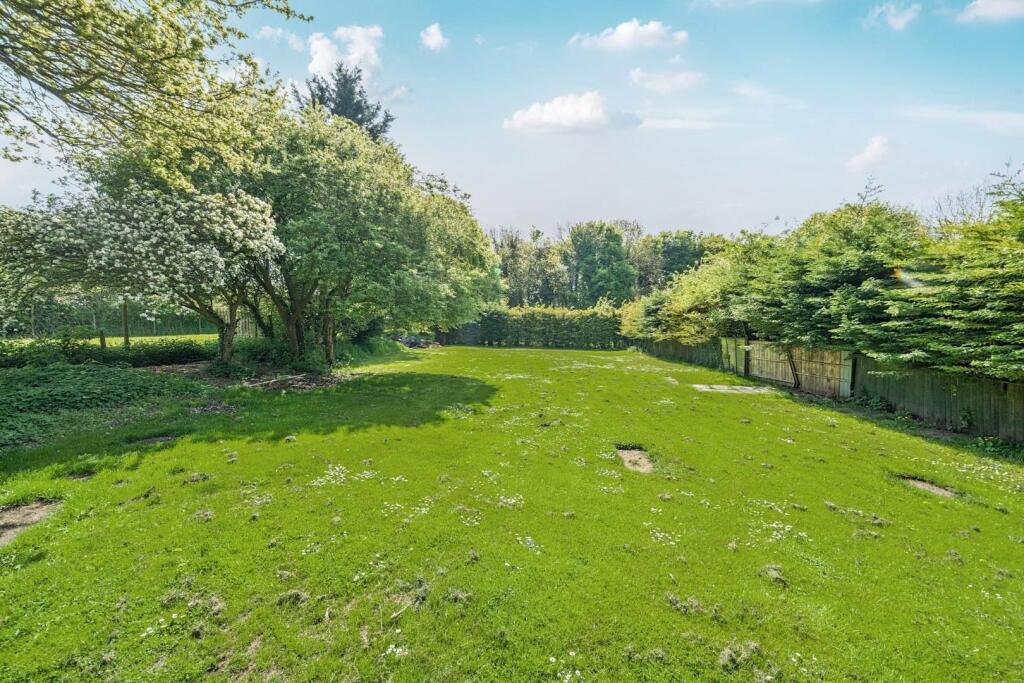 2nd view REAR GARDEN.jpg