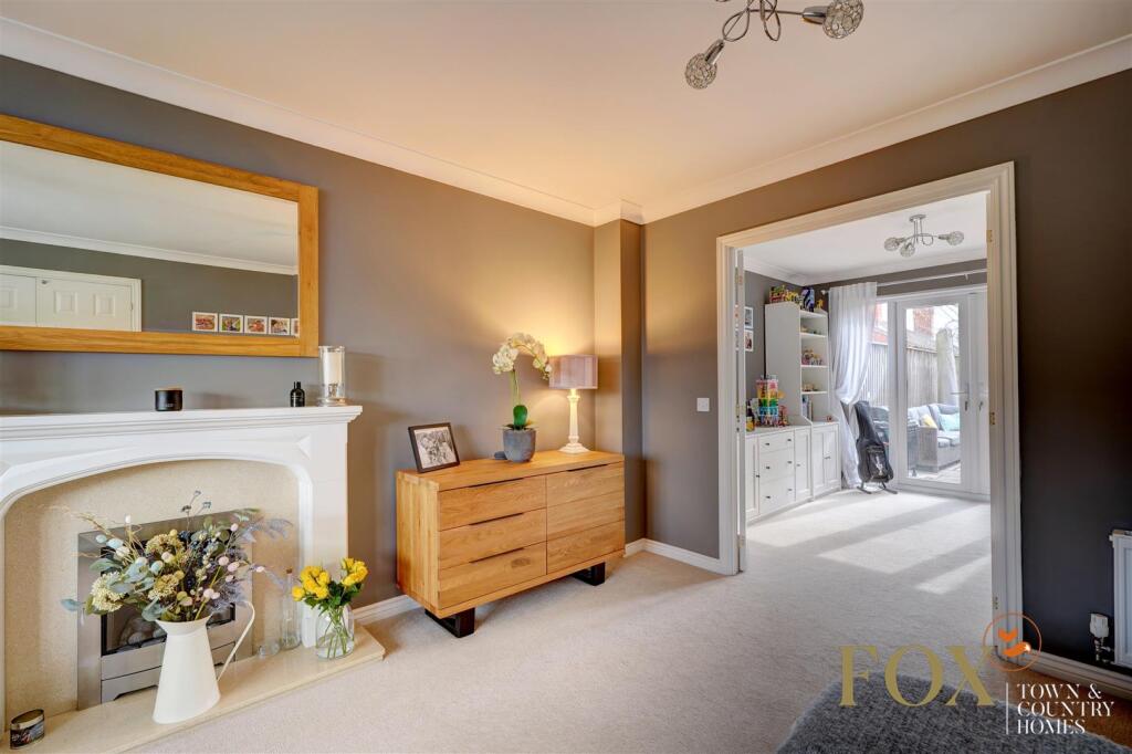 23 Hawthorn Rise (16).jpg