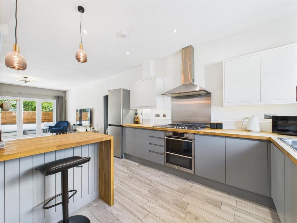 Living/Kitchen Area