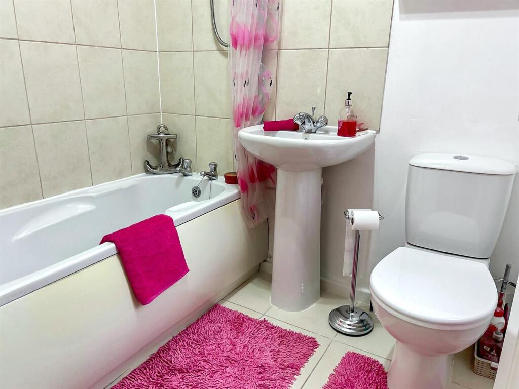 Bathroom / WC: