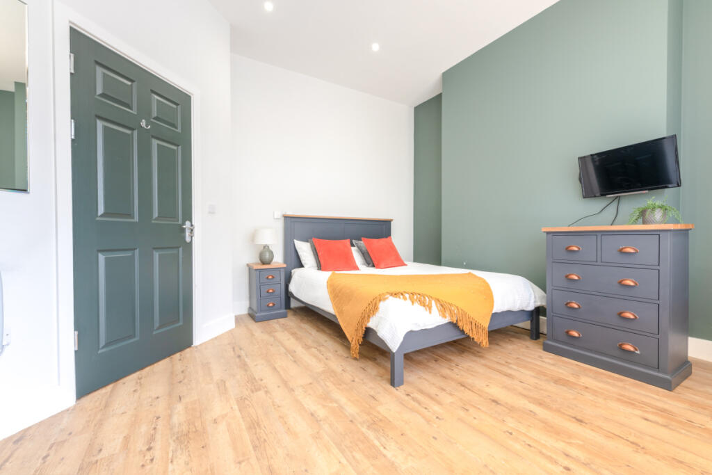 Flat 1, 122 Walter Road Bedroom 11