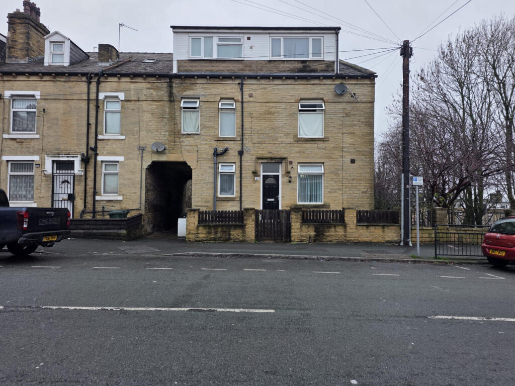 136 Dirkhill Road, BD7 1QR