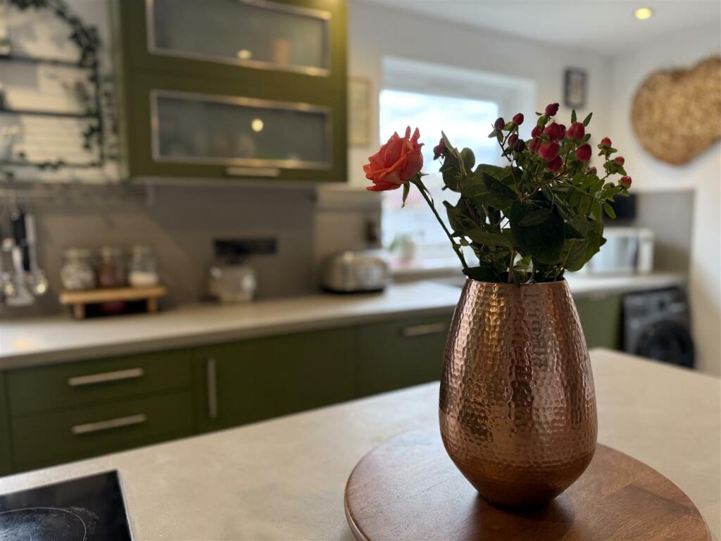 KITCHEN &amp; DINER