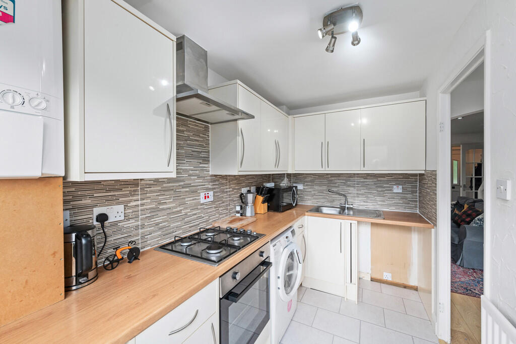63 Bishops Park 1...