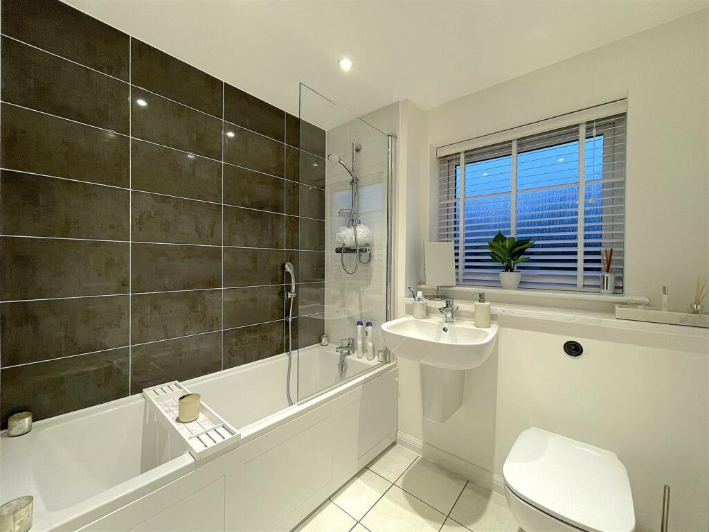 Bathroom (1).jpeg