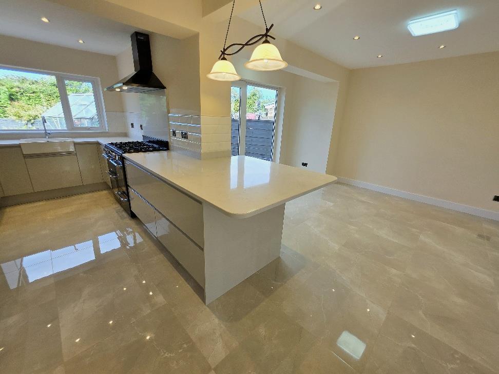 Open-plan Kitchen/Dining