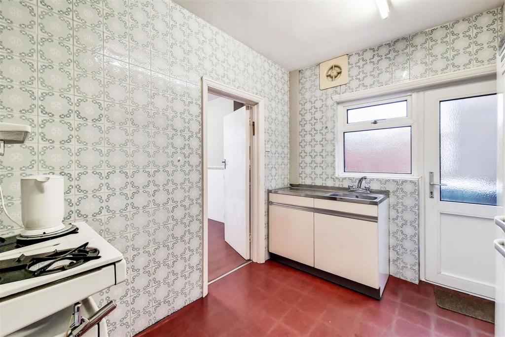 Kitchen 1.jpg