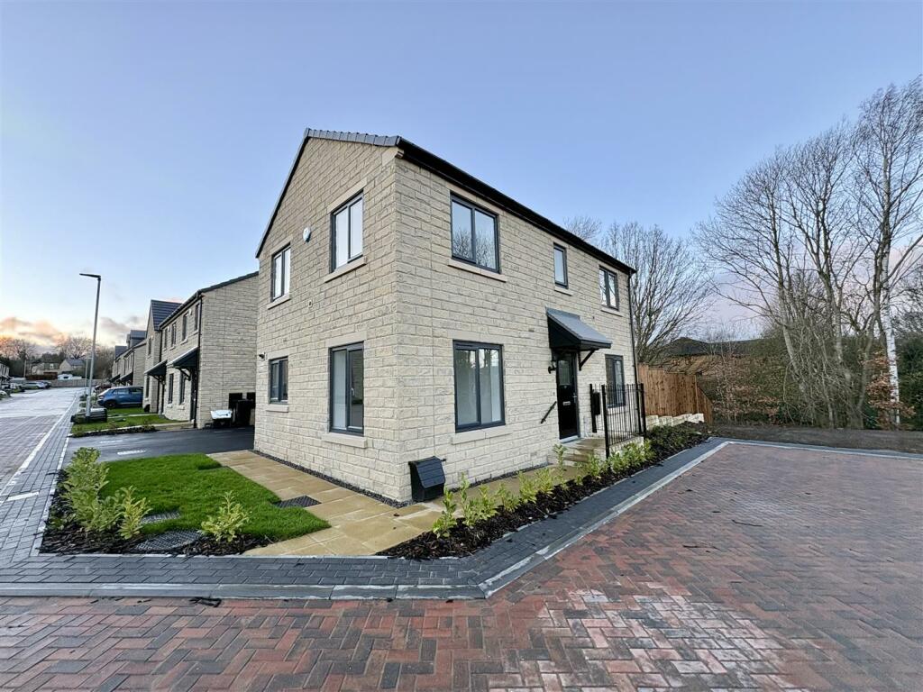 Bramleys Estate Agents - Stonebrooke Gardens - Ell