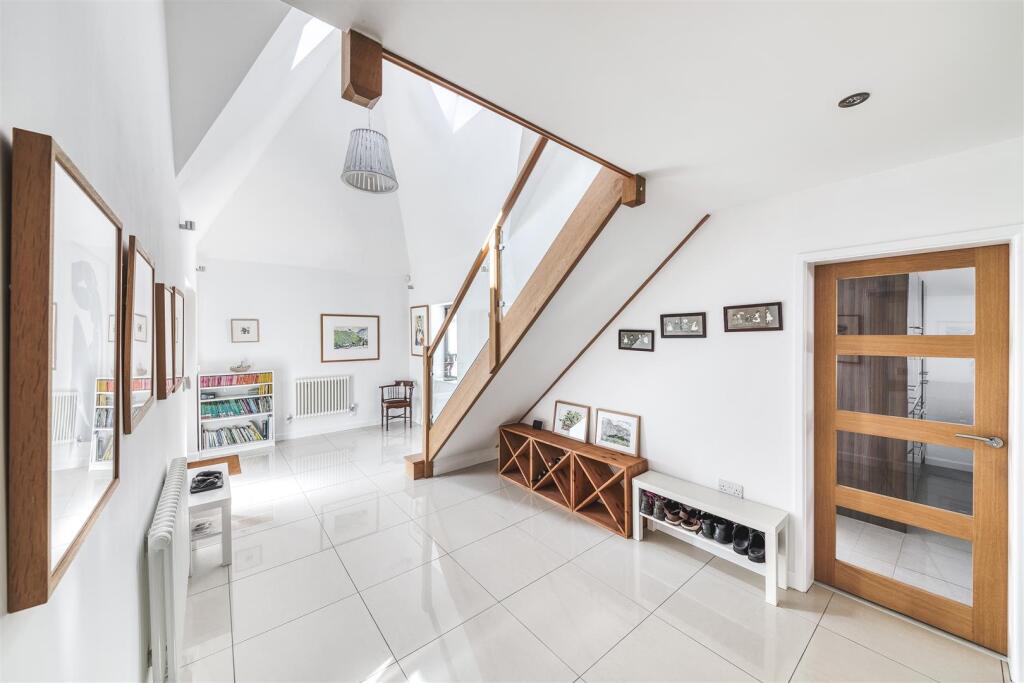 Impressive Atrium/Entrance Hall