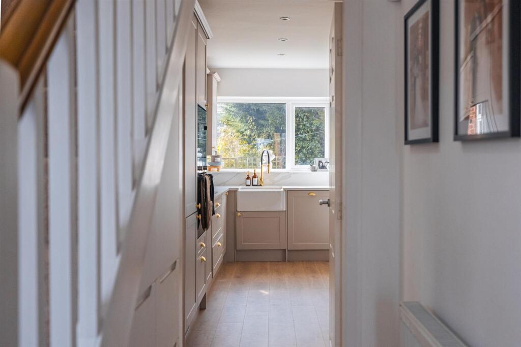 4 Bowness Ave-23.jpg