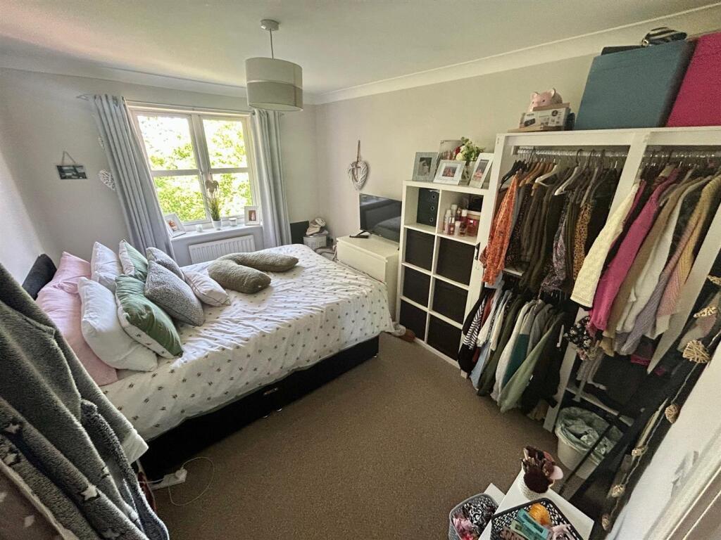 bed 1.jpg