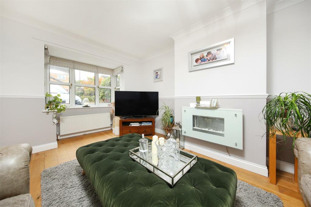 Living Room3.jpg