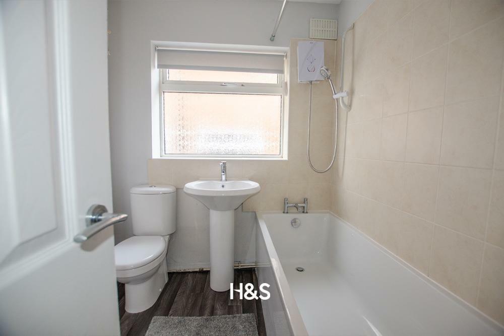 53 sansome road bathroom.jpg