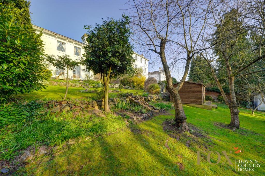 11 Lansdowne Crescen