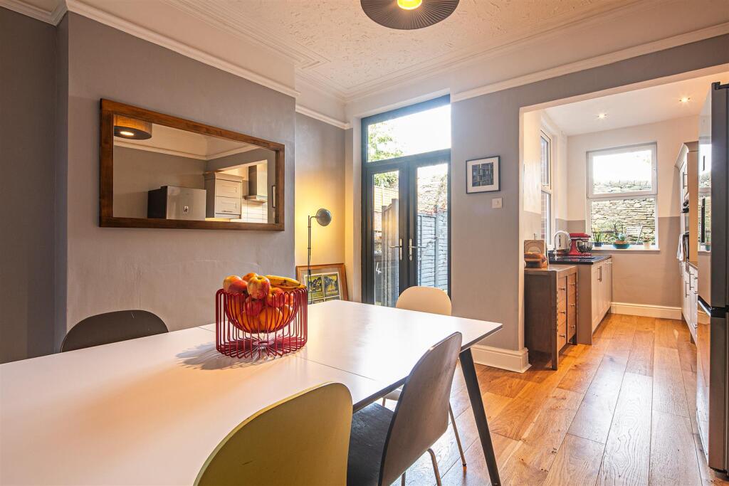 Dining kitchen