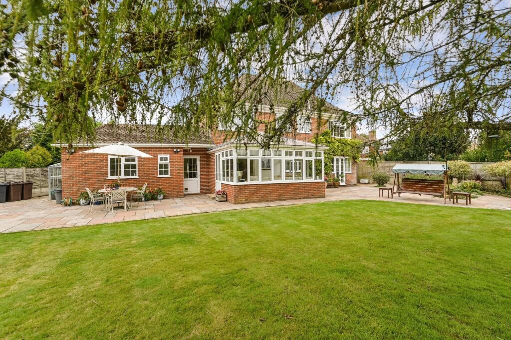 4 Church Close Ph26.jpg