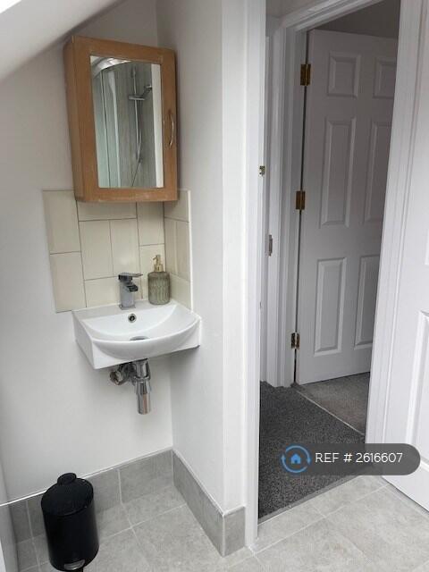 Shower/Toilet