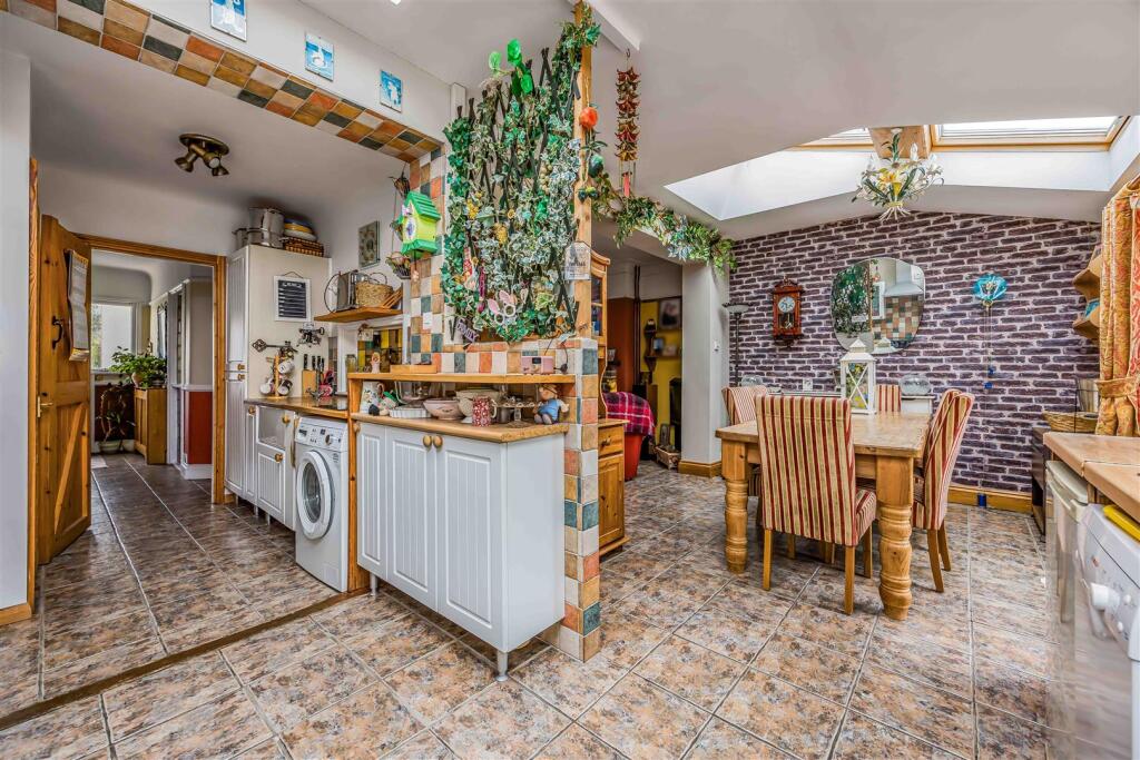 59 Woodfield Avenue, Drayton-Small-PorticoMarketin