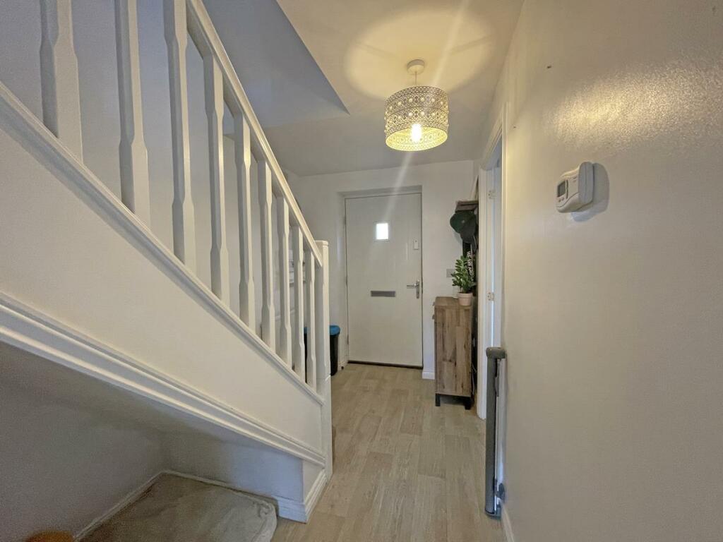 Marazion Way 16 Entrance Hall.jpg