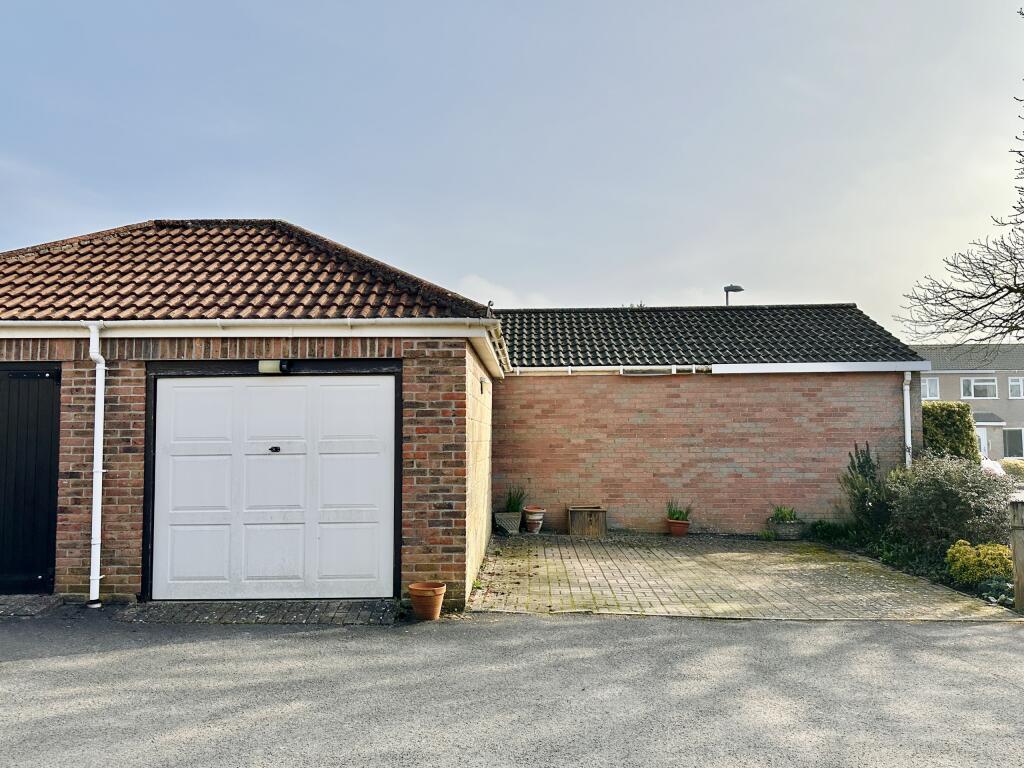 Garage/Parking