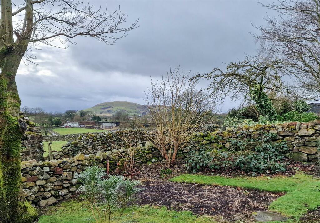 Blencathra from Garden.jpg