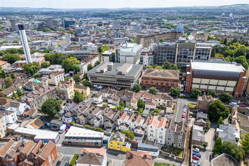 10 Osborne Villas, Kingsdown, Bristol BS2 8BP | Fr