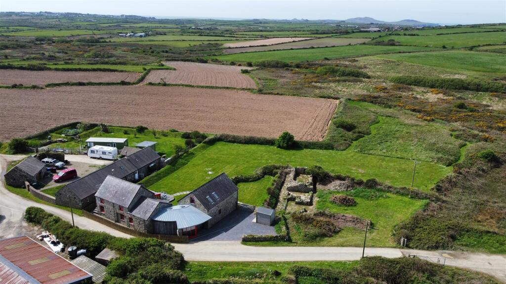 Ysgubor Trehysbys,, Rhodiad y Brenin St. Davids, H