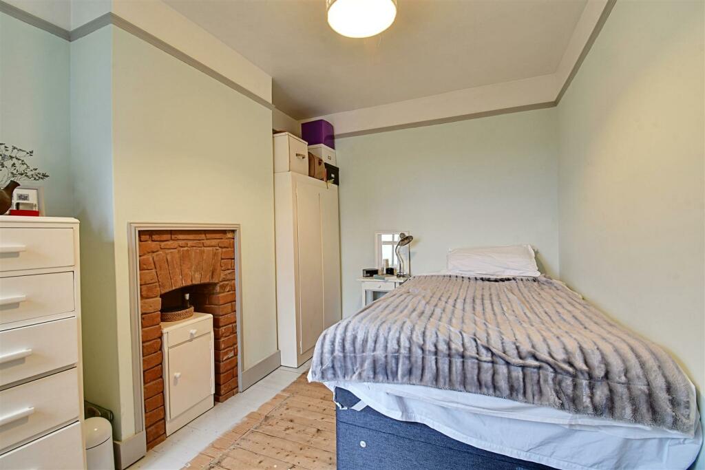 Bedroom 2_1.jpg