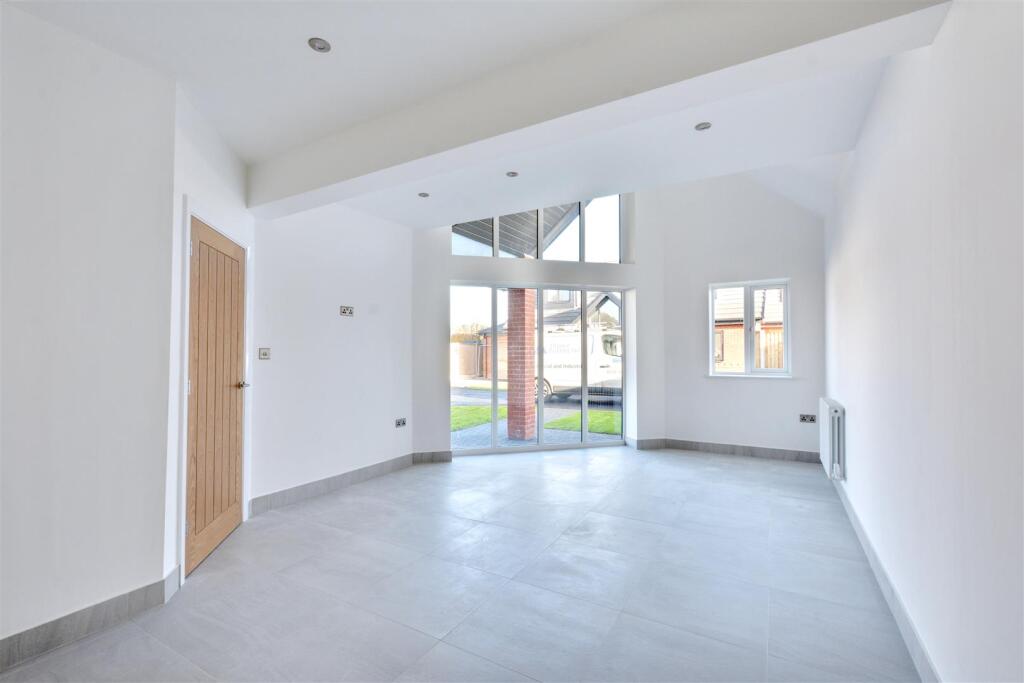 Lounge/Sitting Room