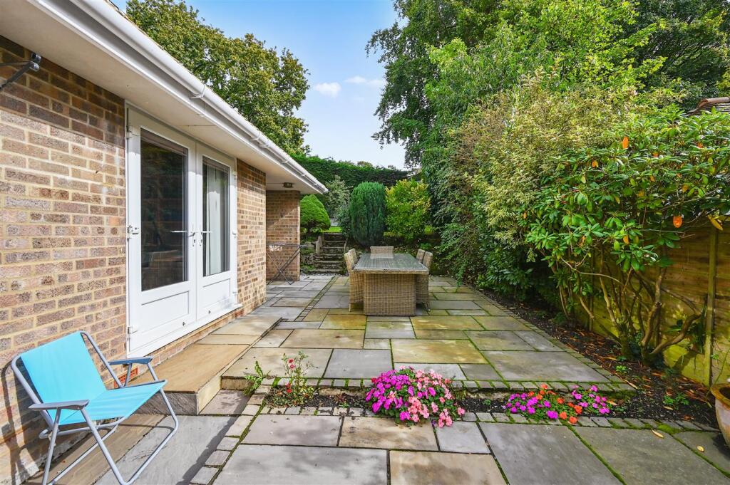 1 EWHURST CLOSE (29).jpg