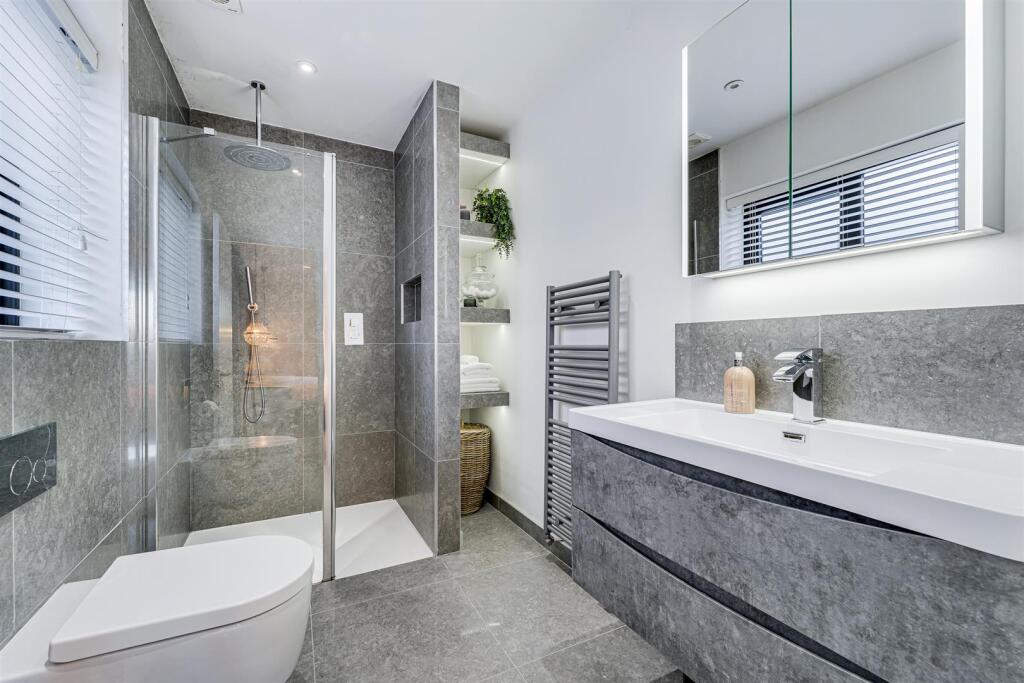 Bed 1 En Suite