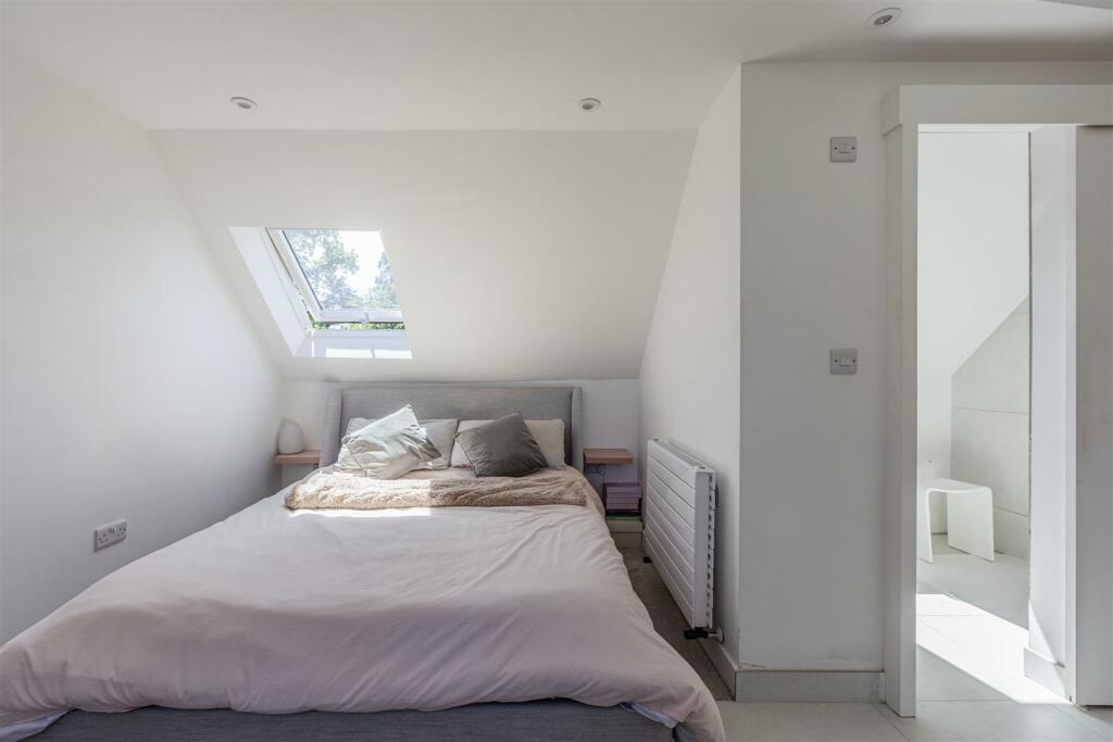 master bed 2.jpg