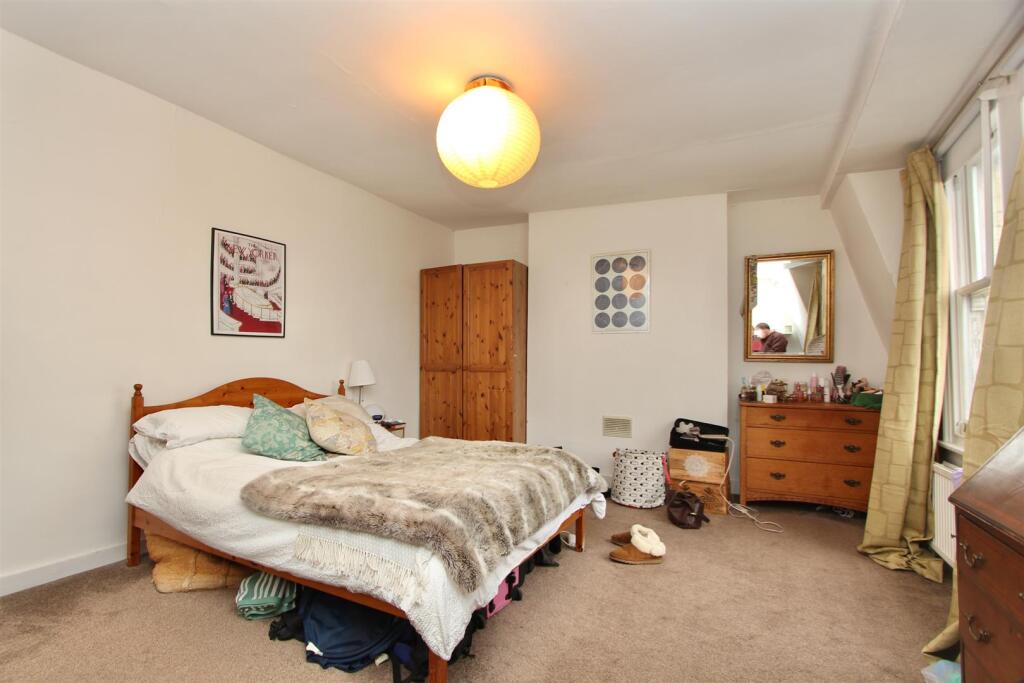 Clissold Crescent, N16