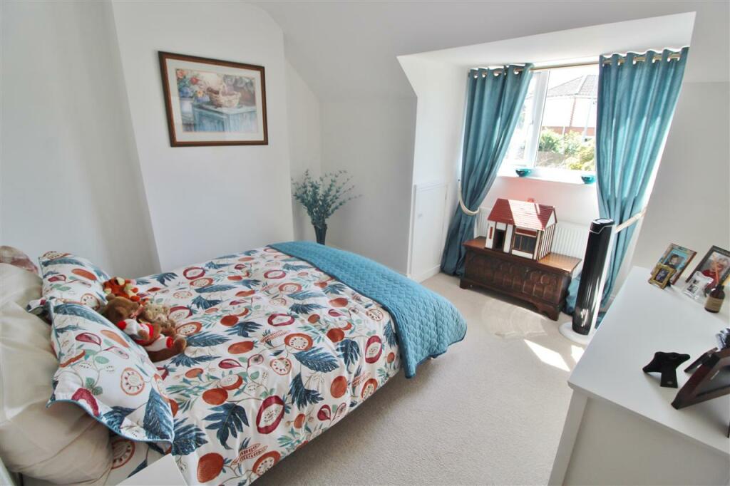 PRINCIPAL BEDROOM