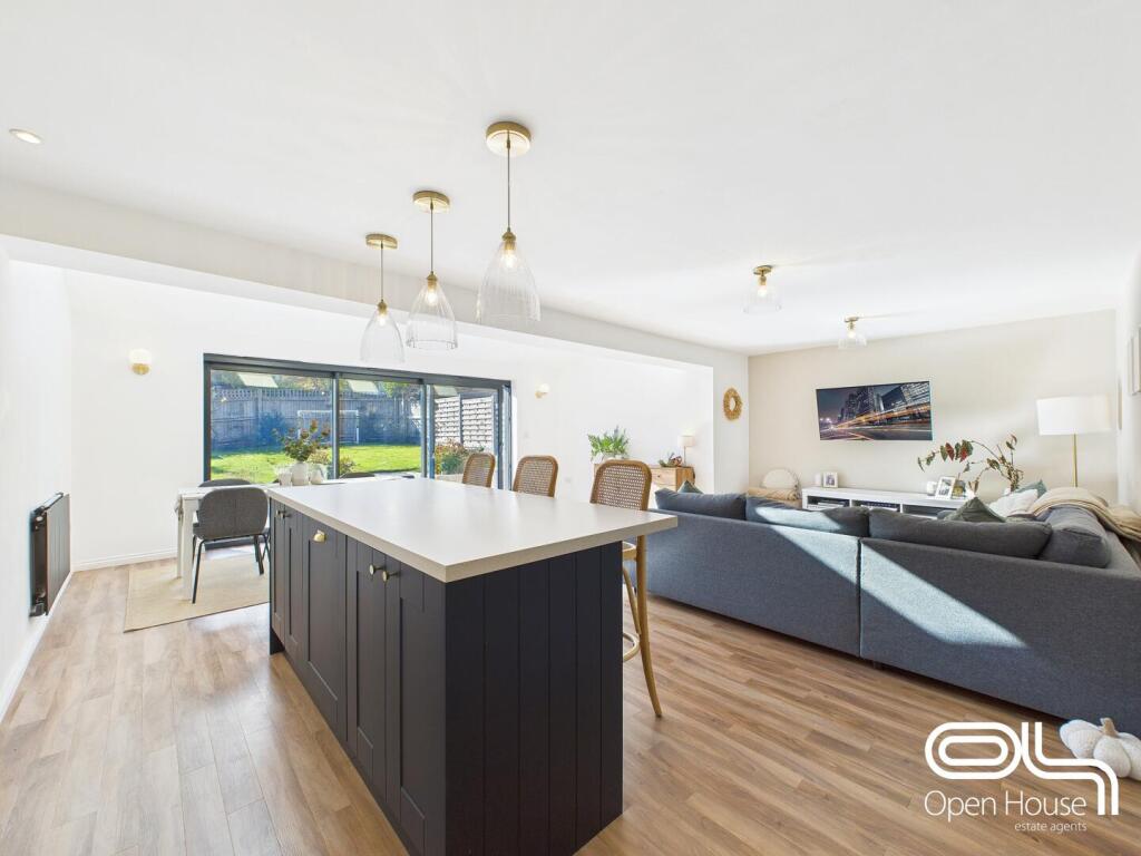 Kitchen / Living Area