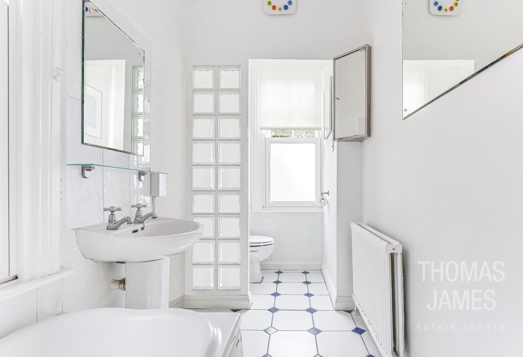 Elm Park Rd, bathroom