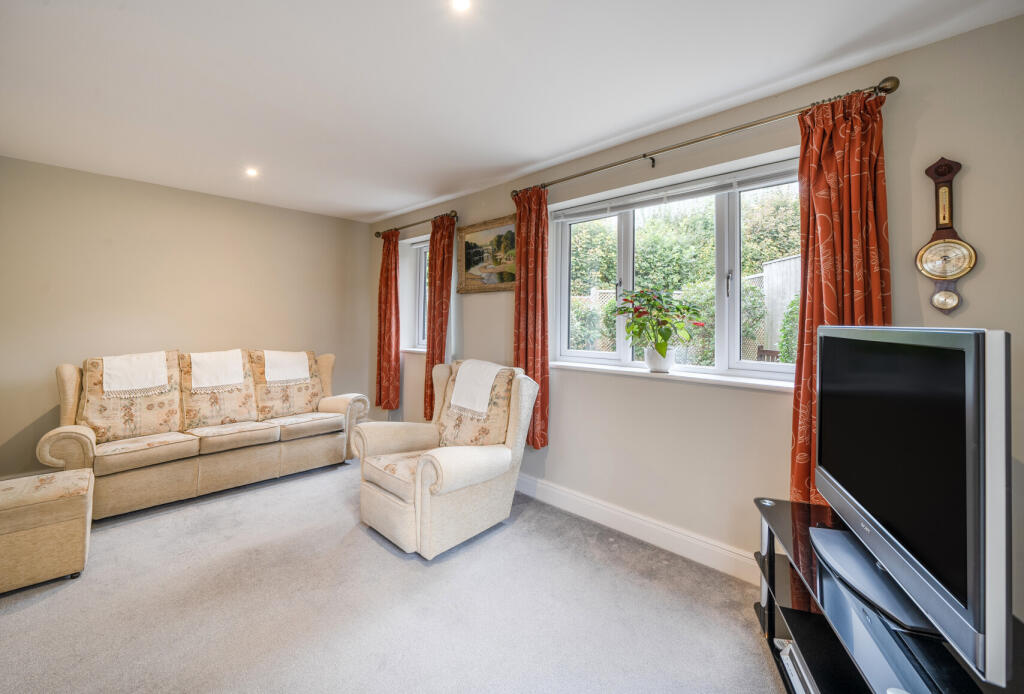 1366056-5-68ee62a...