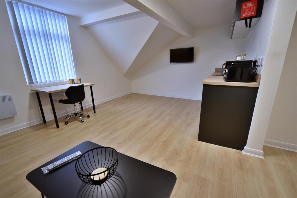 165AR_Room18_05.JPG