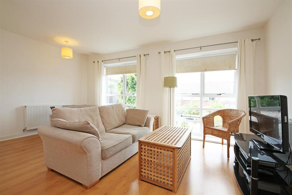 F3 5 Recovery Street SW17 reception 2.jpg