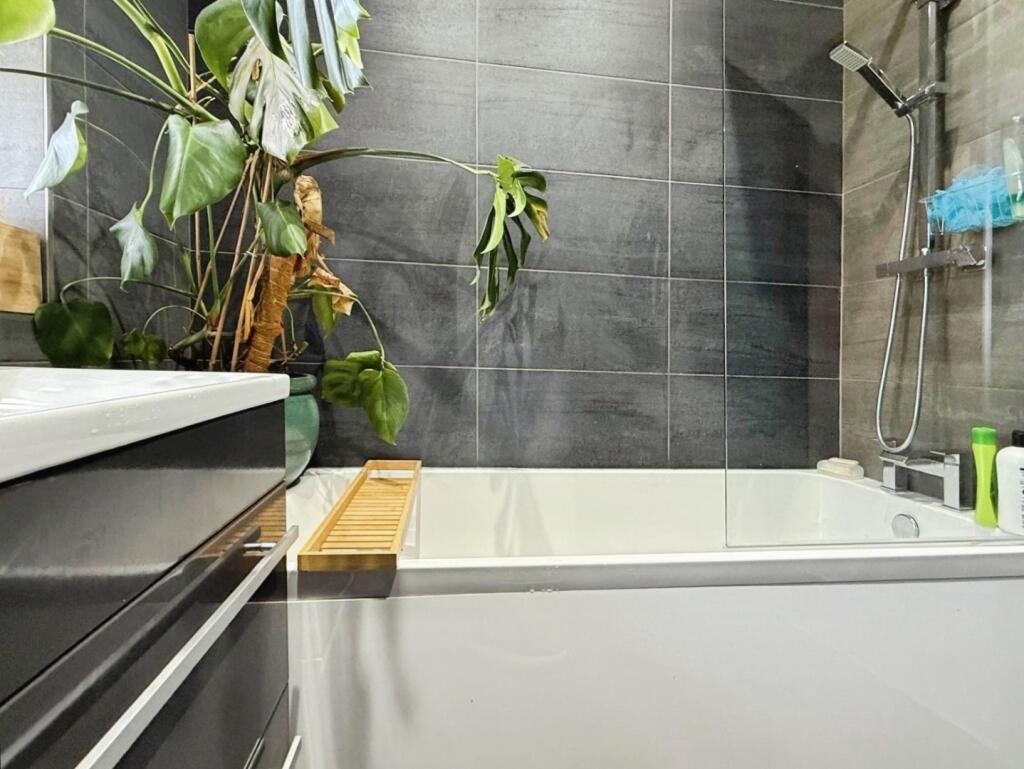 pbox-bathroom-342159.jpg