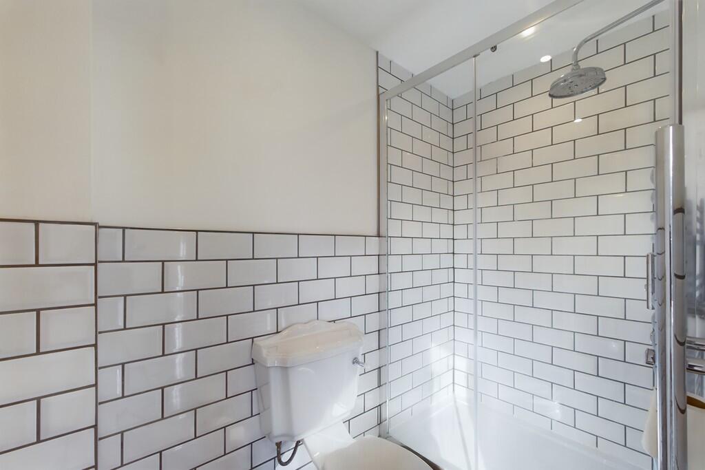 Bedroom Two En Su...