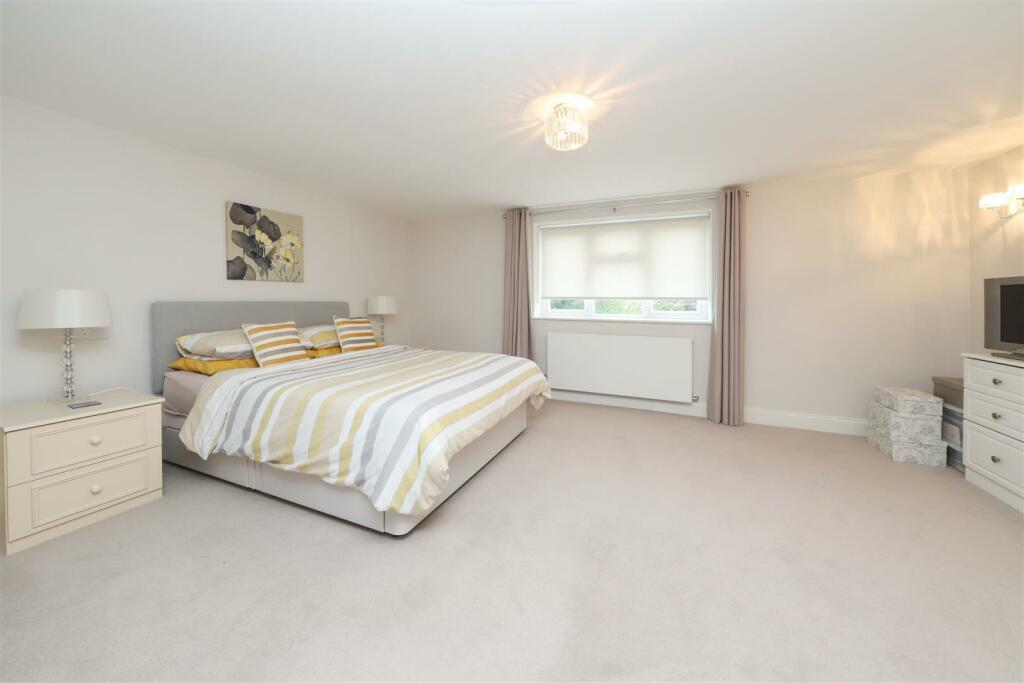 207 Eastcote Road (16) copy.jpg