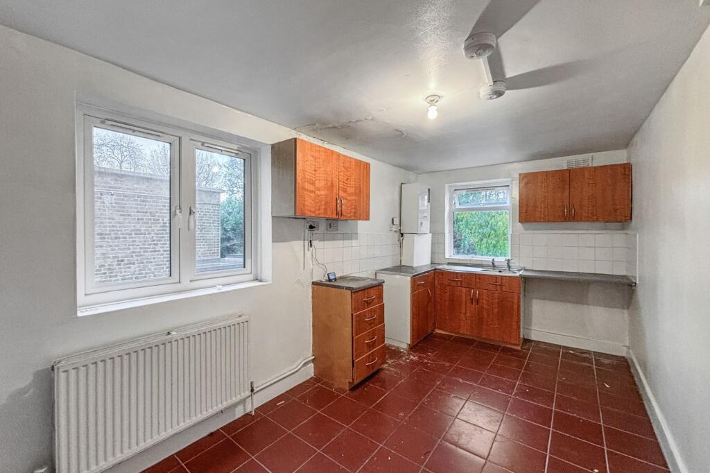 4B Askew Road, London W12 9BH