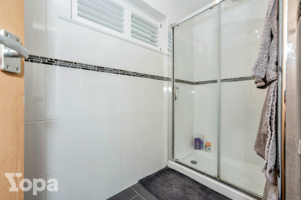 Shower Room (Ground floor)