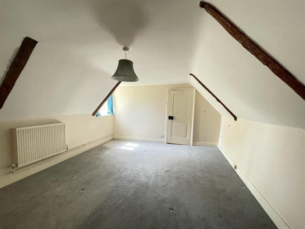 Bed 4 Attic (1).JPG